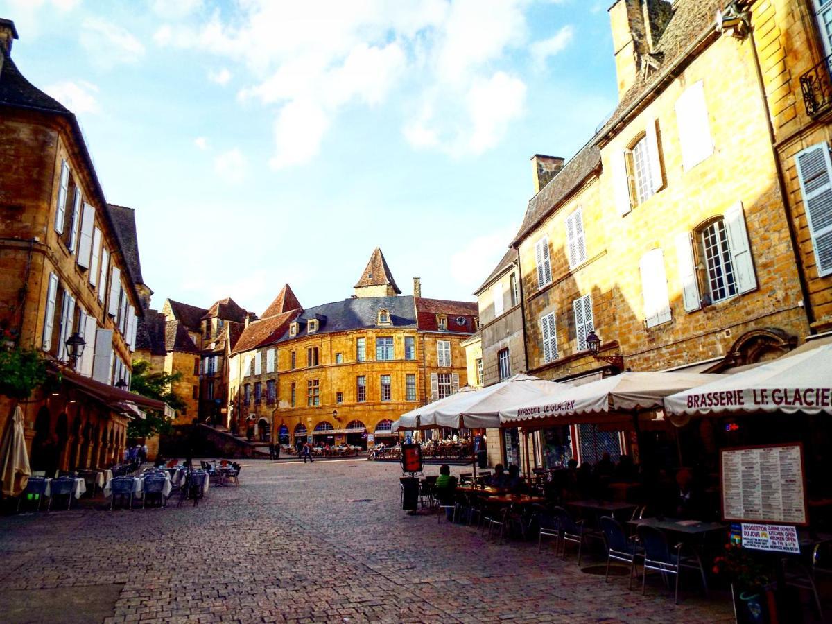 Centrally Located Sarlat Apartment With Medieval Town Views Esterno foto