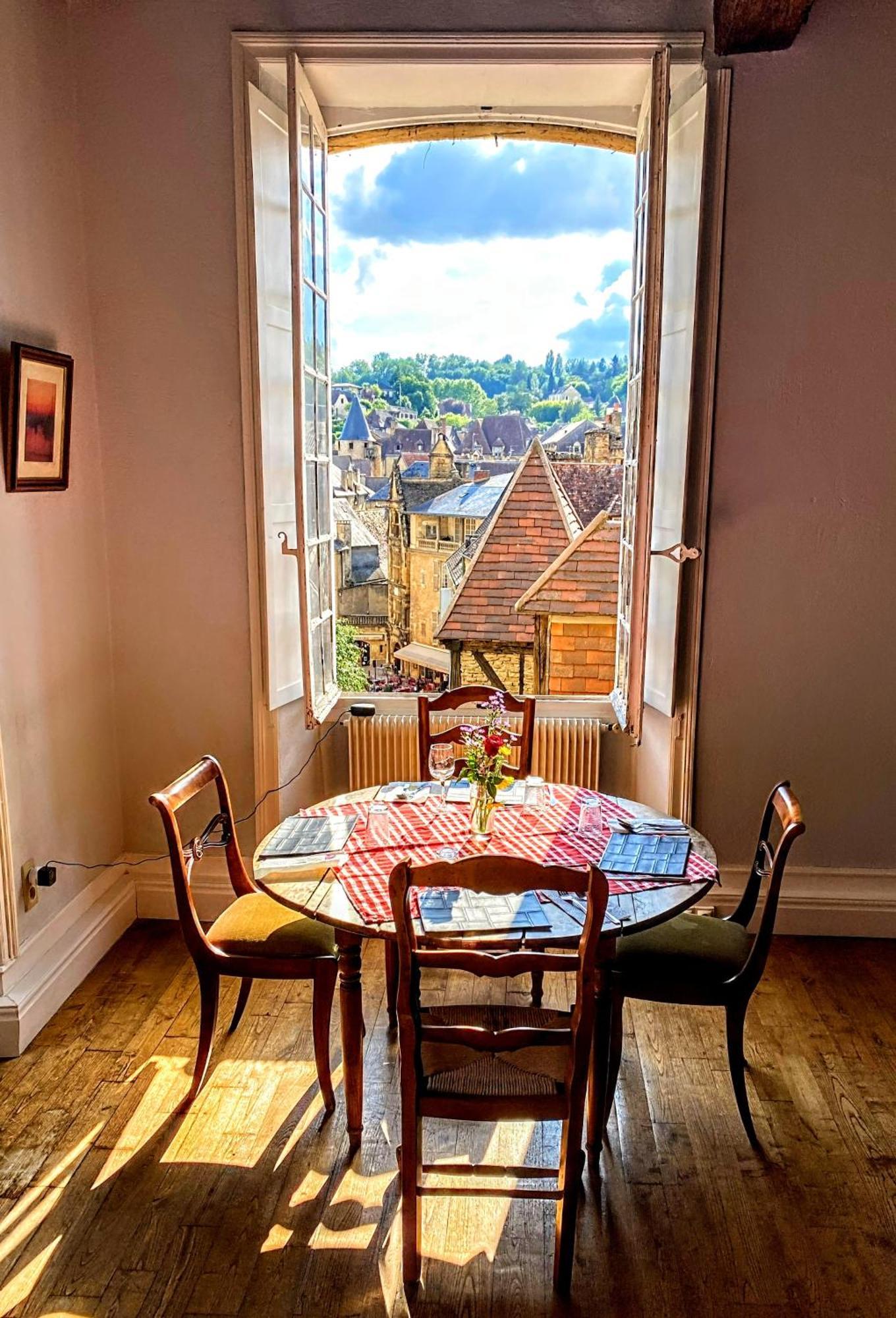 Centrally Located Sarlat Apartment With Medieval Town Views Esterno foto