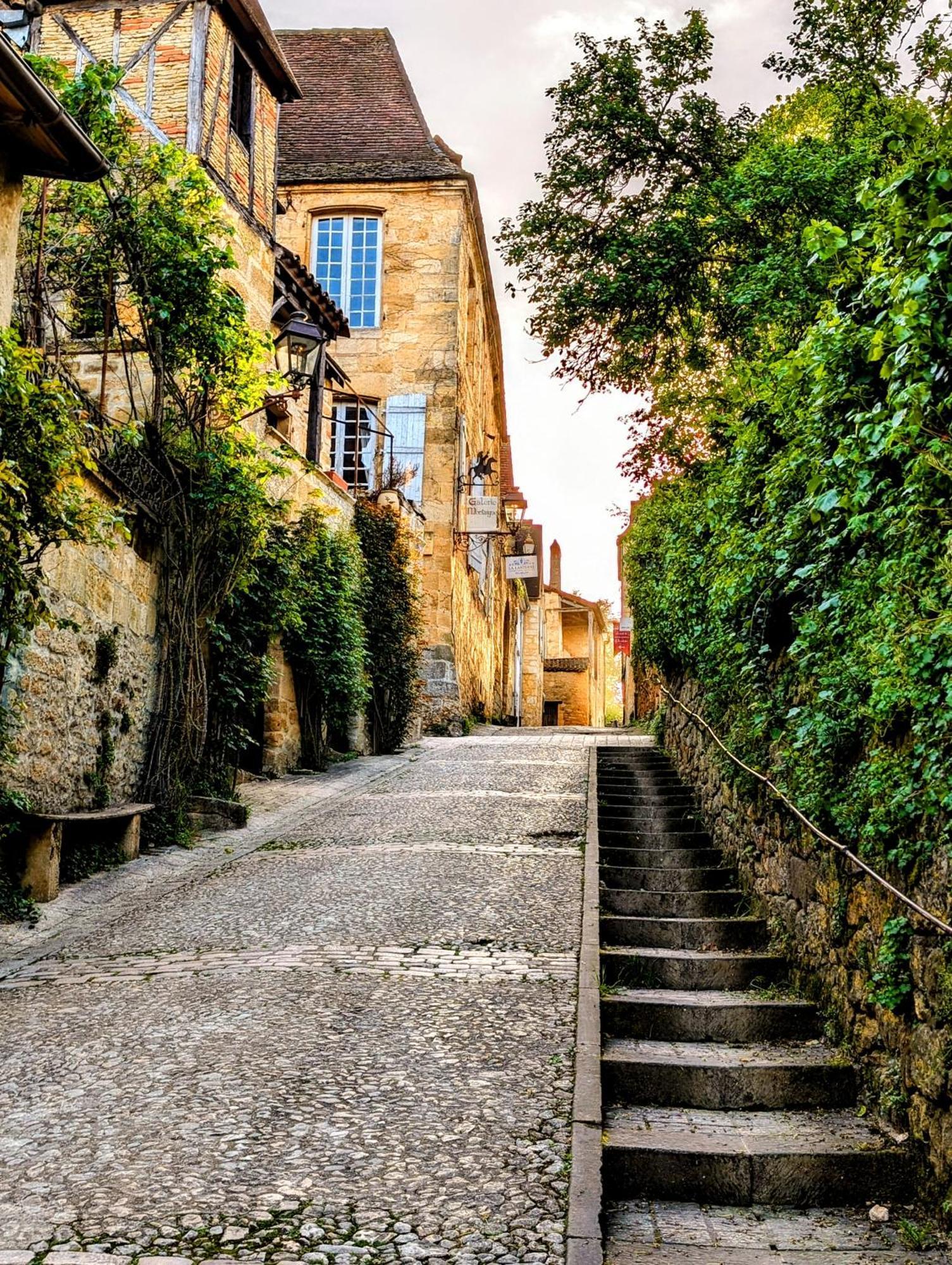 Centrally Located Sarlat Apartment With Medieval Town Views Esterno foto